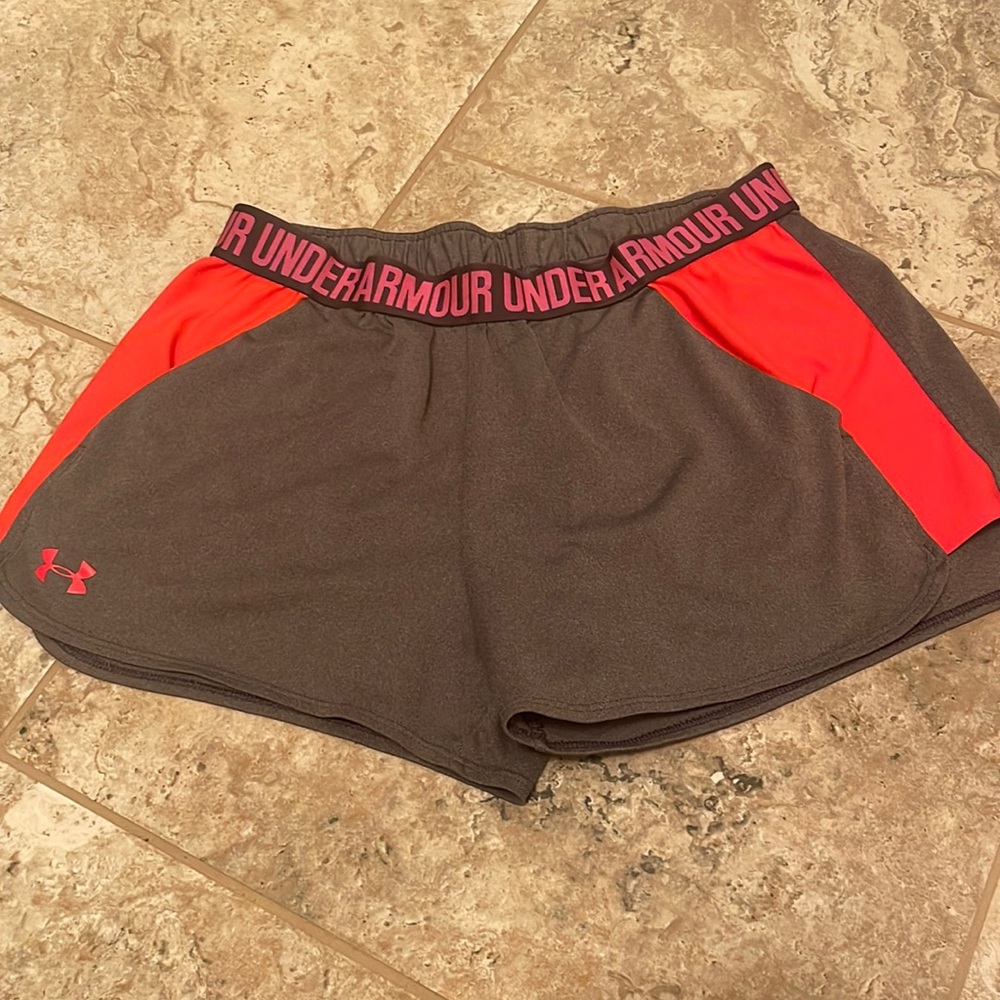 Womens under armour shorts! Size large